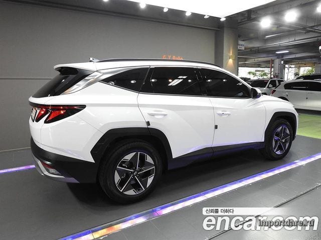 Hyundai Tucson сбоку