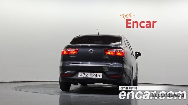 Kia Pride сзади