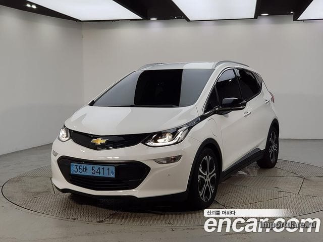 CHEVROLET BOLT 2018 — 239 929 км, белый, Корея — под ключ — фото 1