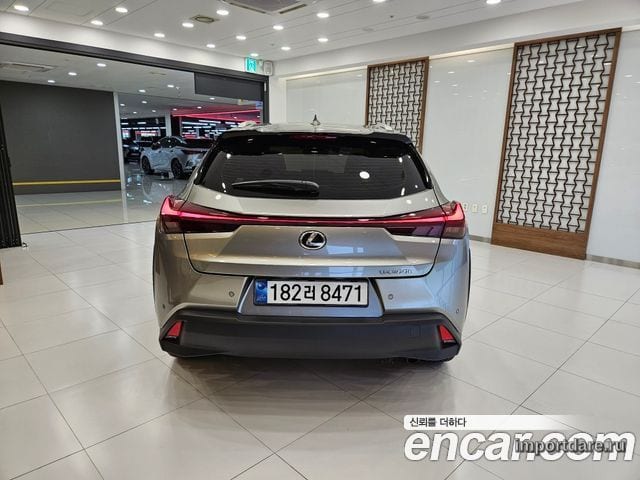 LEXUS UX300H 2026 — 8 934 км, серебристо-серый, Корея — под ключ — фото 4