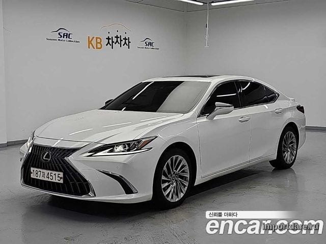 LEXUS ES300H 2023 — 111 688 км, белый, Корея — под ключ — фото 1