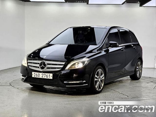MERCEDES-BENZ B-CLASS W246 2015 — 99 000 км, чёрный, Корея — под ключ — фото 1