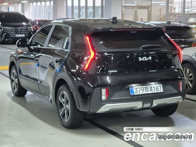 Kia Niro сбоку