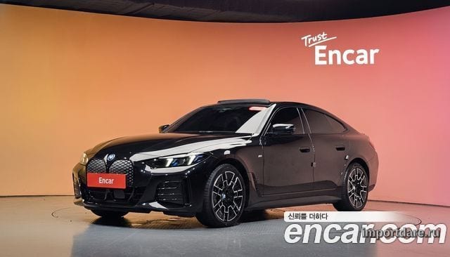 BMW I4 сбоку