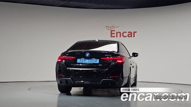 BMW I4 сзади