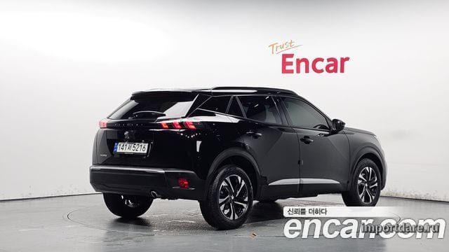Peugeot 2008 сбоку