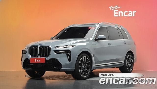 BMW X7 сбоку