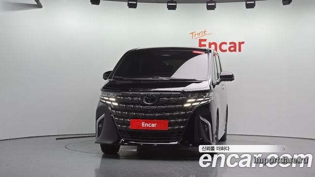 Toyota Alphard сзади