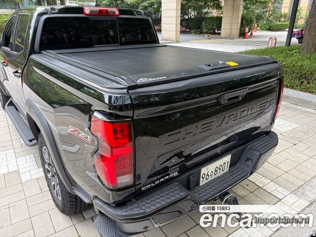 Chevrolet Colorado сзади