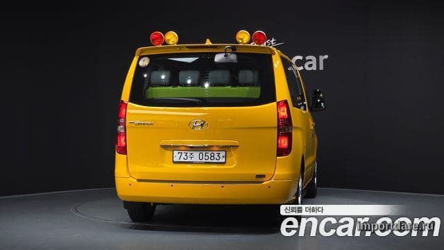 Hyundai Grand Starex сзади