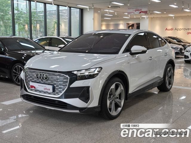 Audi Q4 E-Tron сбоку