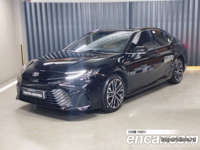 Toyota Camry сзади