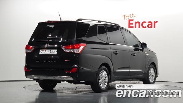 KGM Korando Turismo сбоку