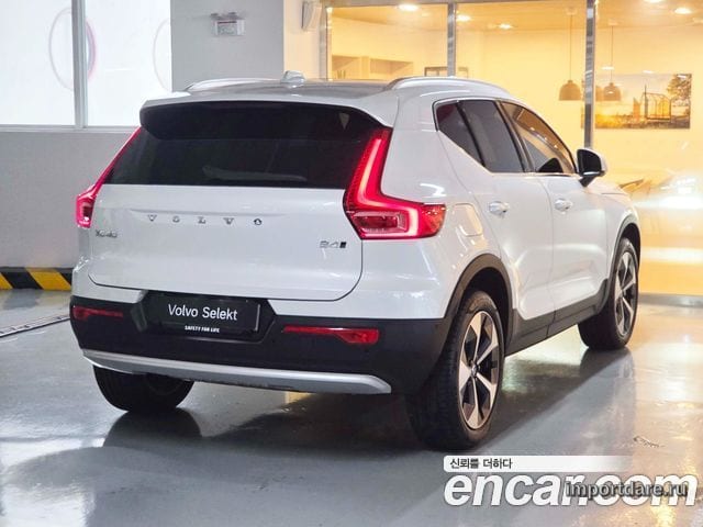 Volvo XC40 сбоку