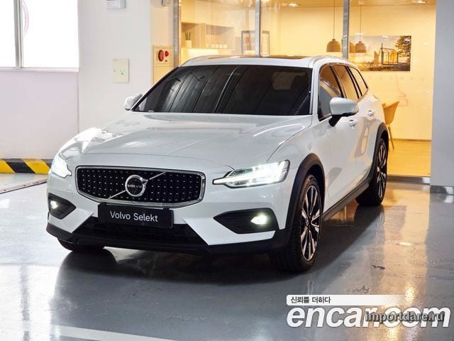 Volvo V60 Cross Country 2025