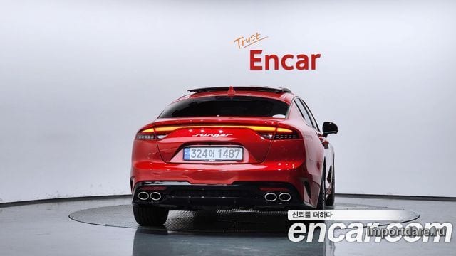 Kia Stinger Meister сзади