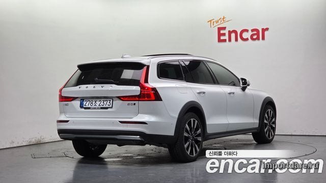 Volvo V60 Cross Country 2025