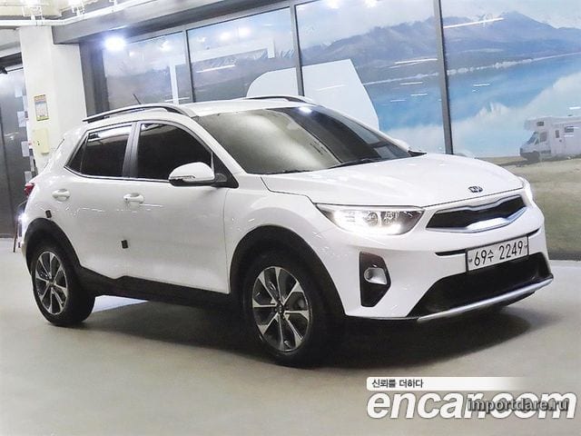 KIA STONIC 2019 — 26 100 км, белый, Корея — под ключ — фото 1