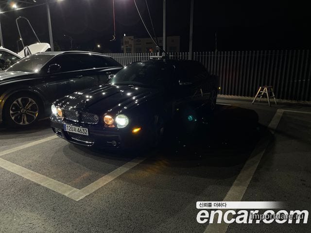 Jaguar New Xj сбоку