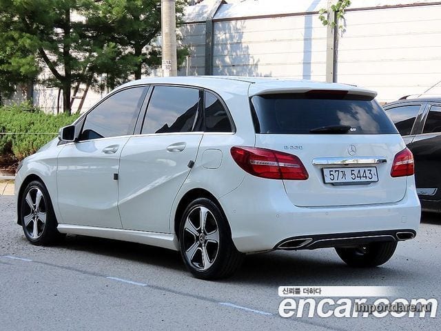 Mercedes-Benz B-Class сбоку
