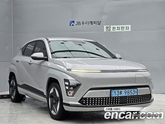 HYUNDAI KONA ELECTRIC 2025 — 24 553 км, серебристо-серый, Корея — под ключ — фото 3