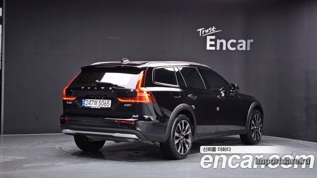 Volvo V60 Cross Country 2025