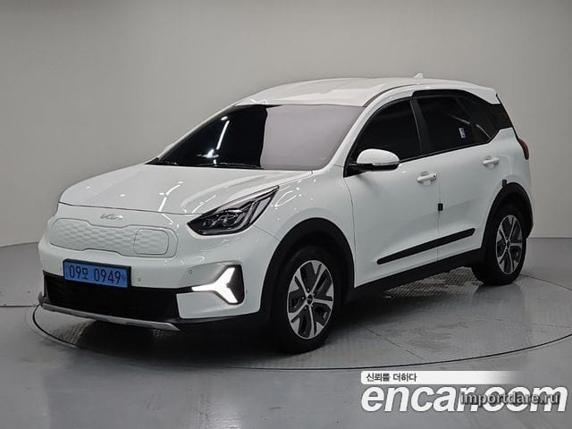 KIA NIRO PLUS 2023 — 121 470 км, белый, Корея — под ключ — фото 1