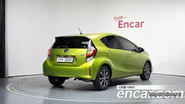 TOYOTA PRIUS C 2018 — 17 227 км, салатовый, Корея — под ключ — фото 2