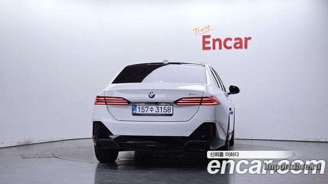 BMW 5 Series сзади