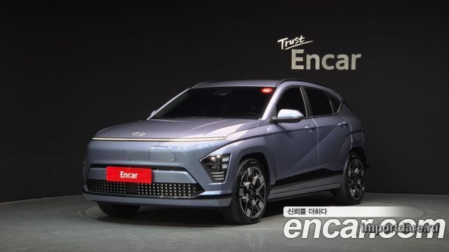 HYUNDAI KONA ELECTRIC 2023 — 24 755 км, светло-серебристый, Корея — под ключ — фото 1