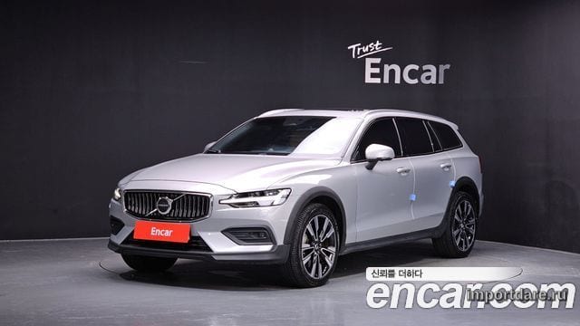 VOLVO V60 CROSS COUNTRY 2023 — 39 223 км, серебристый, Корея — под ключ — фото 1