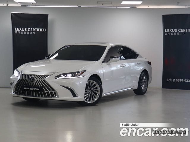 Lexus ES300H спереди