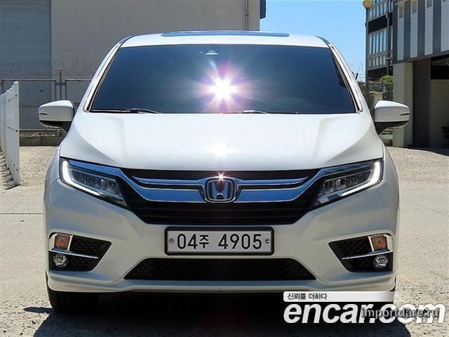 HONDA ODYSSEY 2018 — 112 000 км, белый, Корея — под ключ — фото 1