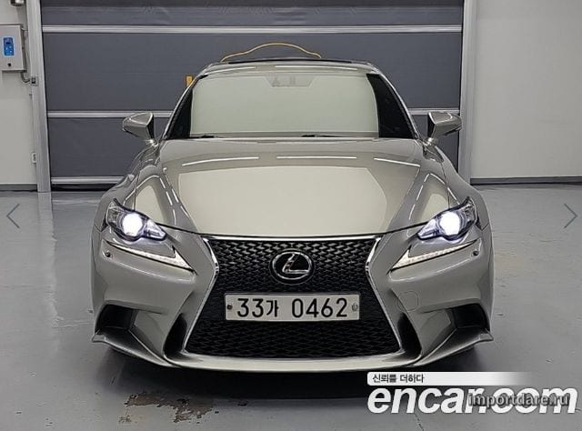 Lexus IS250 сбоку