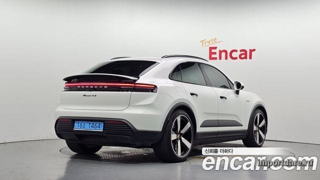 Porsche Macan сбоку