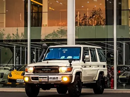 TOYOTA LAND CRUISER LC76 — из Китая под ключ