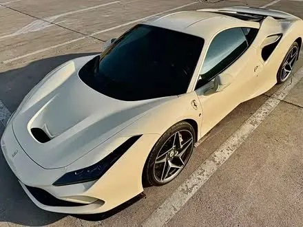 FERRARI F8 2019