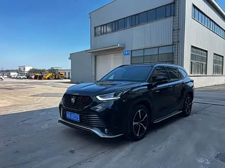 TOYOTA CROWN KLUGER 2022