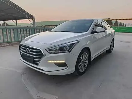 HYUNDAI MISTRA 2017