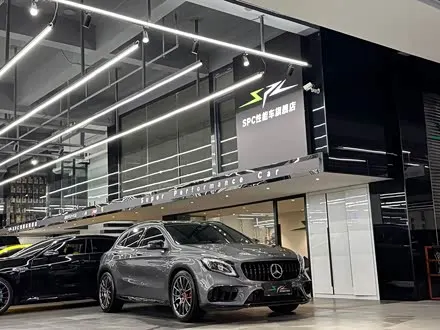 MERCEDES-BENZ GLA AMG 2017