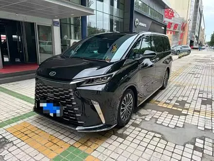 LEXUS LM — из Китая под ключ