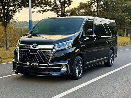 TOYOTA HIACE 2024