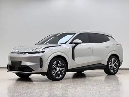 LYNK & CO 08 EM-P 2023