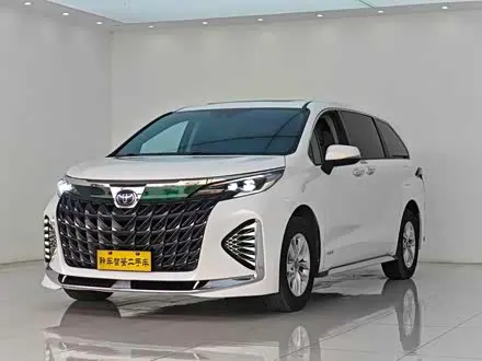 TOYOTA GRANVIA 2023