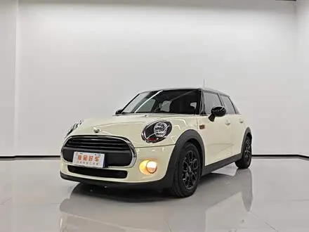 MINI ONE 2019