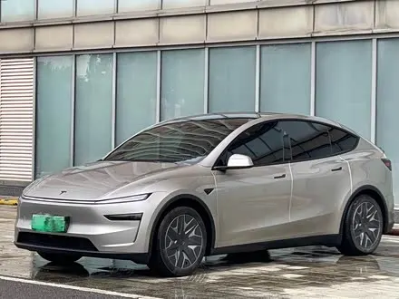 TESLA MODEL Y L 2025