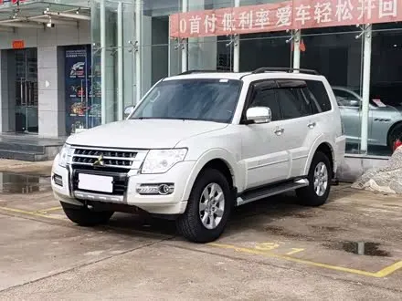 MITSUBISHI PAJERO 2016
