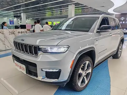 JEEP GRAND CHEROKEE 4XE — из Китая под ключ