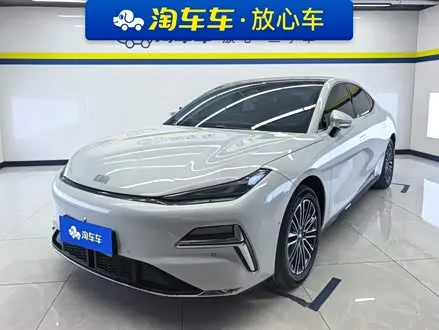 GEELY GALAXY 8 2025