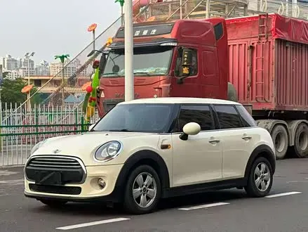 MINI ONE 2015